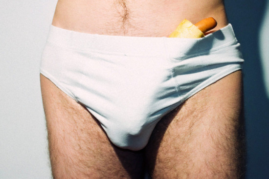 Файл:Hot-dog between the legs.jpg
