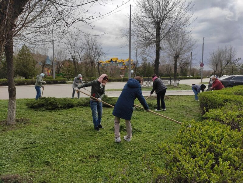 Файл:Субботник в Кызыле.jpg