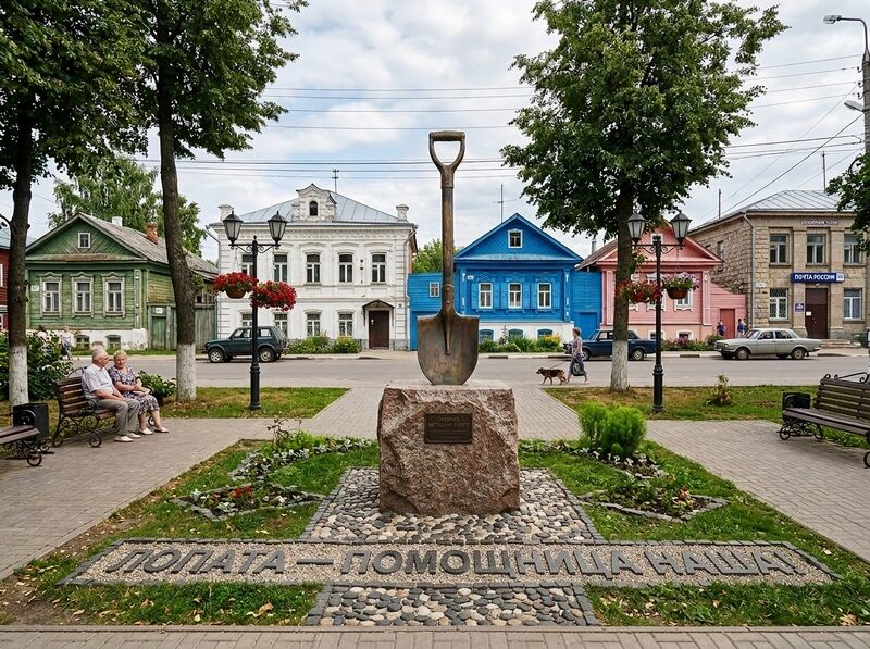 Файл:ЗД Памятник Лопате.jpg